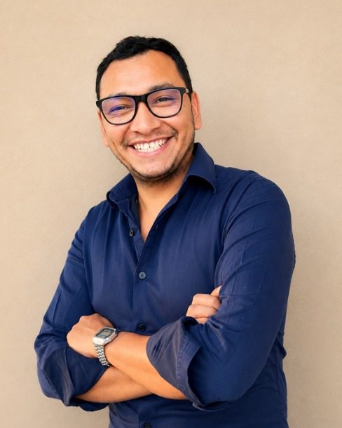 Héctor González, Colaborador Sordo · Validación lingüística y cultural